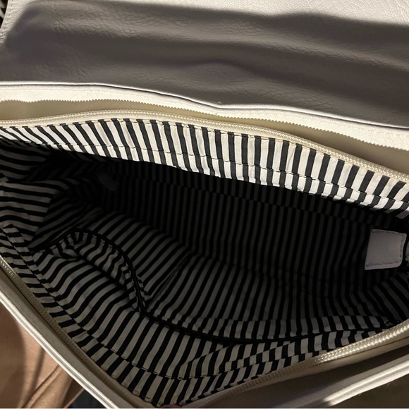 Set of 3 random crossbody purses. - Picture 3 of 5